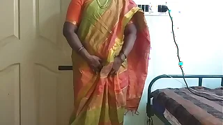 Indian desi maid to show her natural tits to home owner